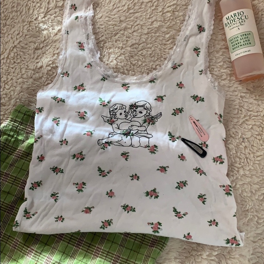 baby angels flower pattern top